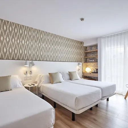 Anabel 4* يوريت دي مار