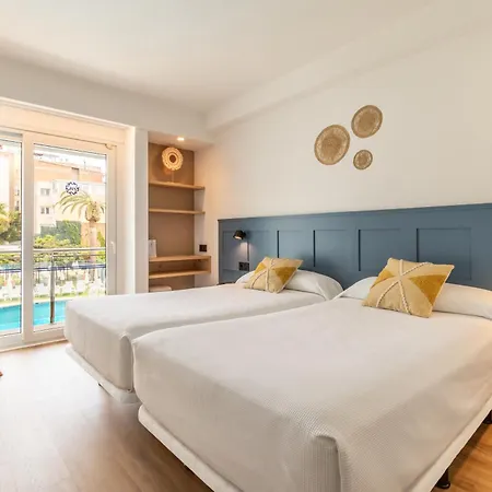 Anabel 4* يوريت دي مار